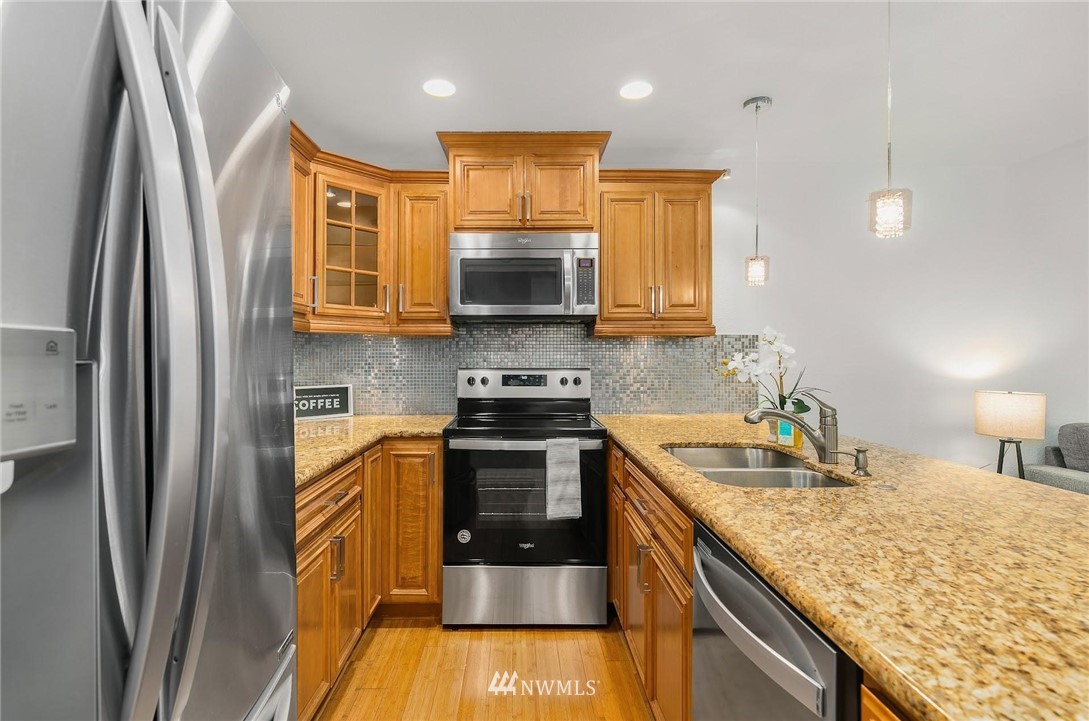14717 Northeast 44th Street, Unit R6 Bellevue, WA 98007 - Photo 8 of 31 Gallery Image 8
