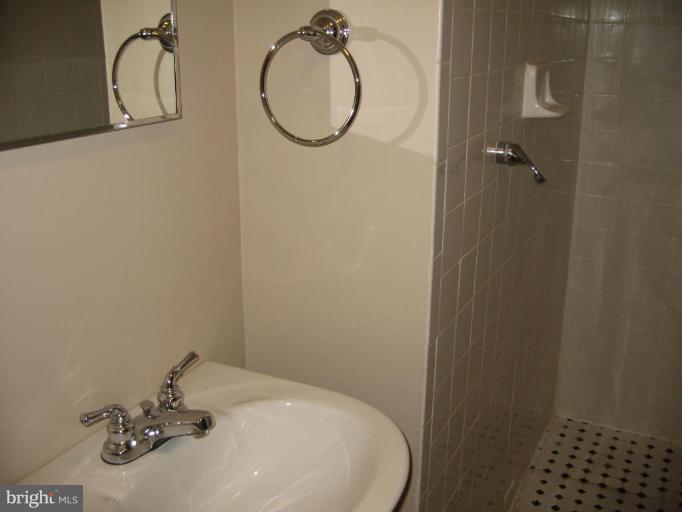 339 Whitfield Road Catonsville, MD 21228 - Photo 6 of 8 Bath #2