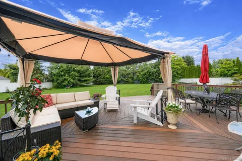 $999,000 | 6 Westover Court, Shoreham, NY 11786