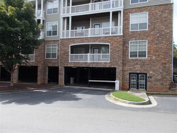 $1,895 | 6210 Peachtree Dunwoody Road, Unit 104, Atlanta, GA 30328