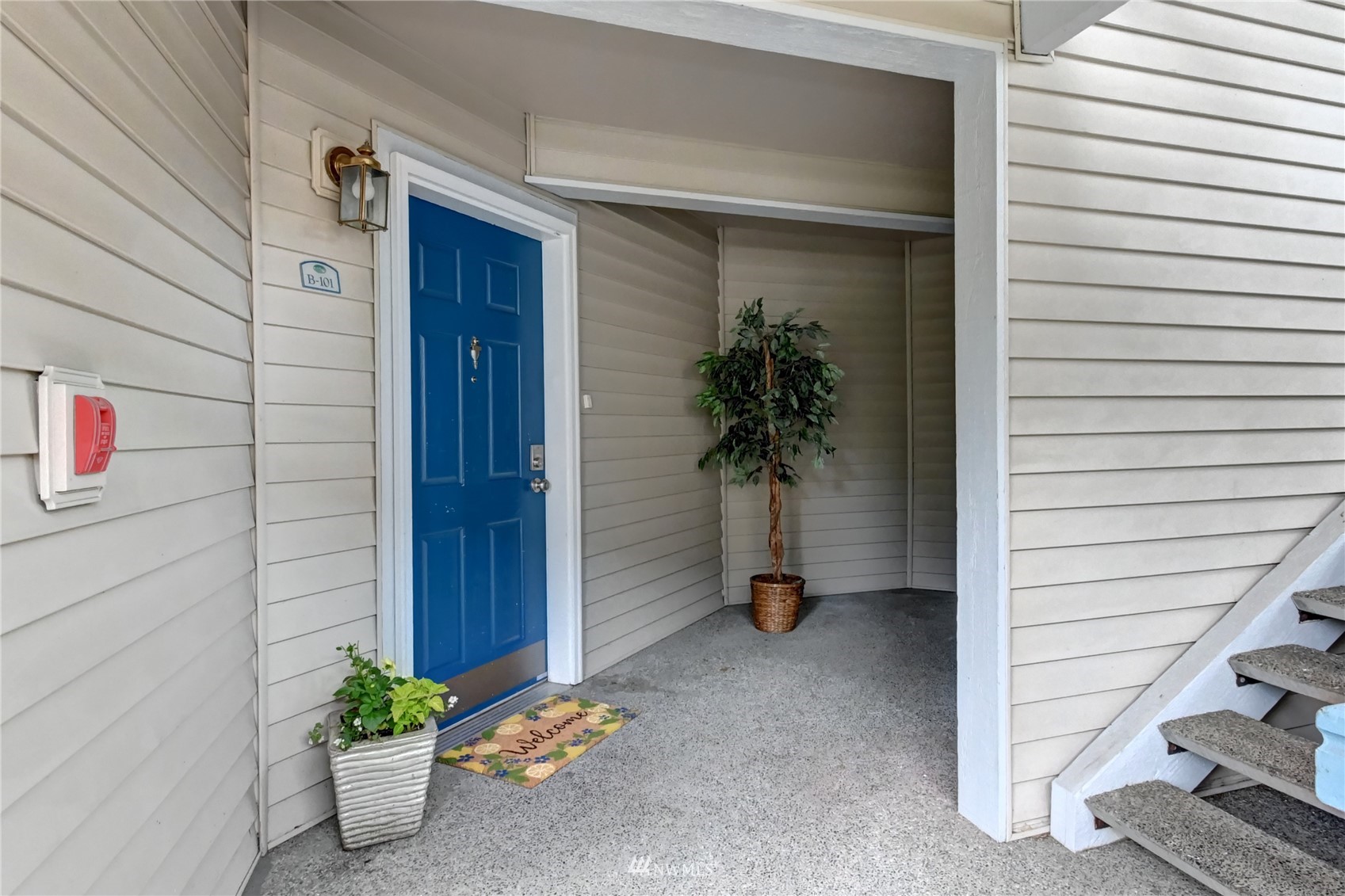23908 Bothell Everett Highway, Unit B101 Bothell, WA 98021 - Photo 4 of 29 a view of entryway with a potted plant