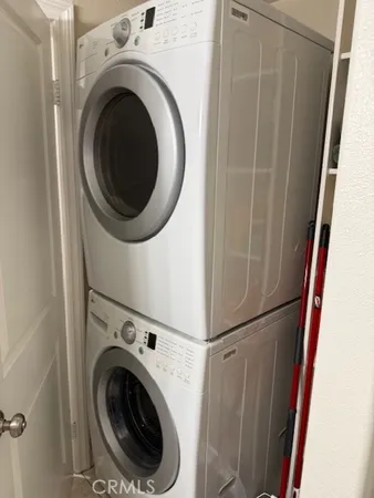 a close up view of a washer and dryer