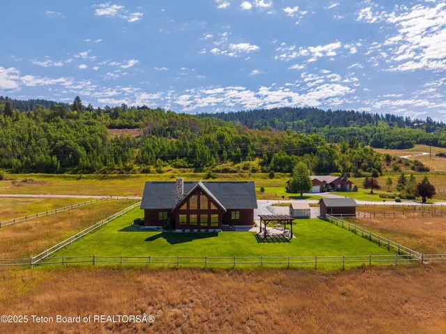 $1,290,000 | 575 Buffalo Drive, Alpine, WY 83128