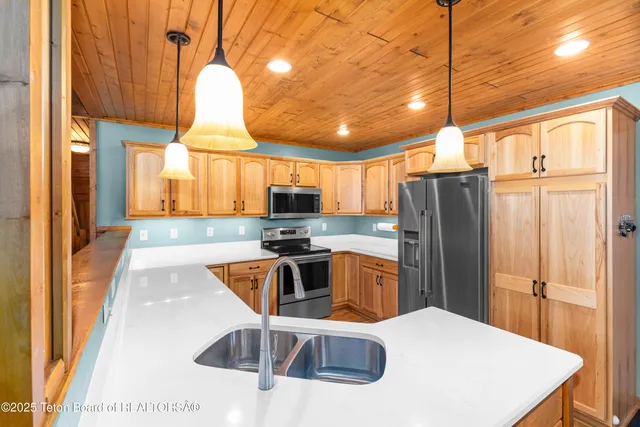 $1,290,000 | 575 Buffalo Drive, Alpine, WY 83128