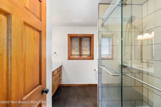 $1,290,000 | 575 Buffalo Drive, Alpine, WY 83128