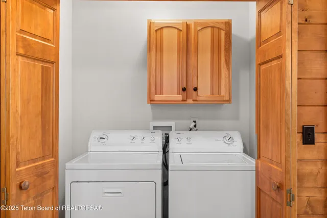 $1,290,000 | 575 Buffalo Drive, Alpine, WY 83128