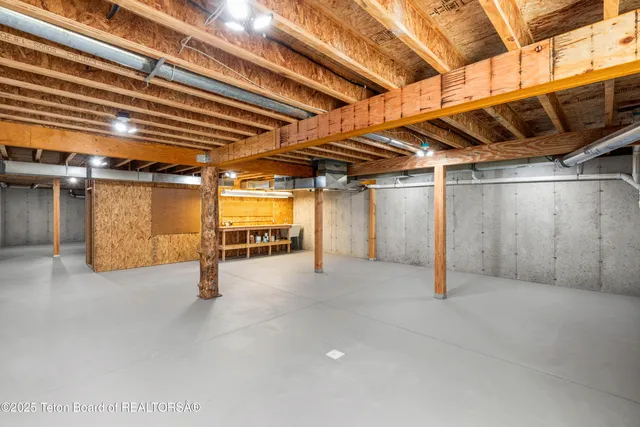 $1,290,000 | 575 Buffalo Drive, Alpine, WY 83128