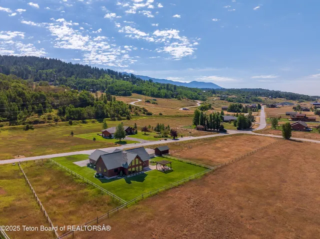 $1,290,000 | 575 Buffalo Drive, Alpine, WY 83128