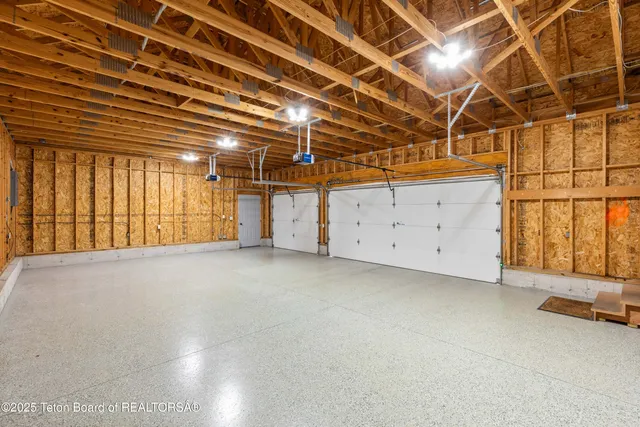 $1,290,000 | 575 Buffalo Drive, Alpine, WY 83128