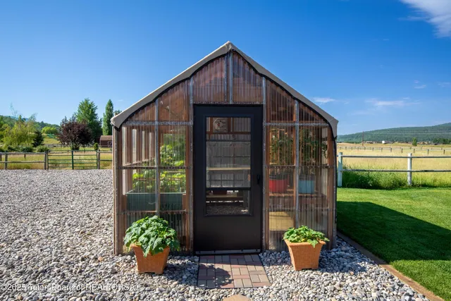 $1,290,000 | 575 Buffalo Drive, Alpine, WY 83128