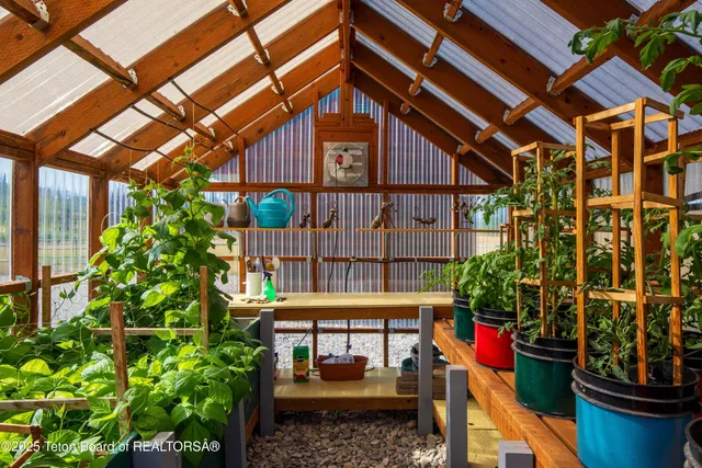 $1,290,000 | 575 Buffalo Drive, Alpine, WY 83128