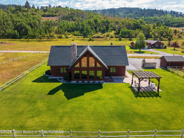 $1,290,000 | 575 Buffalo Drive, Alpine, WY 83128