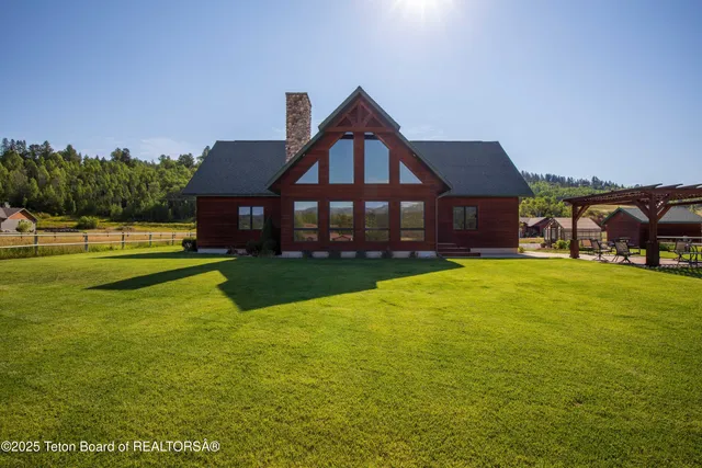 $1,290,000 | 575 Buffalo Drive, Alpine, WY 83128