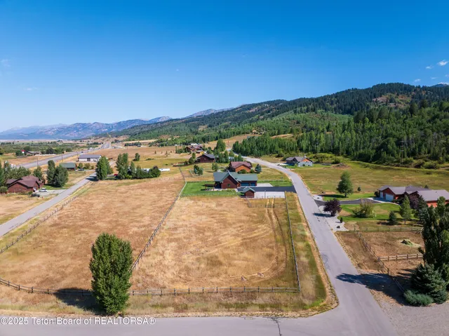 $1,290,000 | 575 Buffalo Drive, Alpine, WY 83128