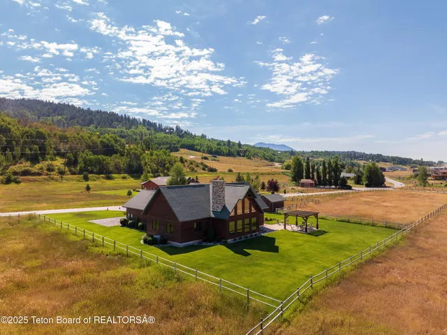 $1,290,000 | 575 Buffalo Drive, Alpine, WY 83128