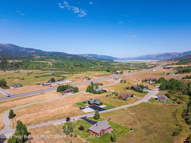 $1,290,000 | 575 Buffalo Drive, Alpine, WY 83128