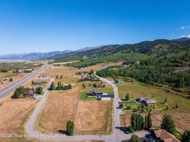 $1,290,000 | 575 Buffalo Drive, Alpine, WY 83128