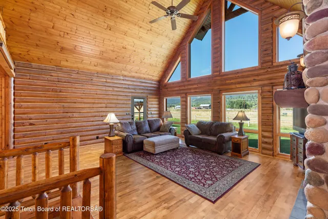 $1,290,000 | 575 Buffalo Drive, Alpine, WY 83128