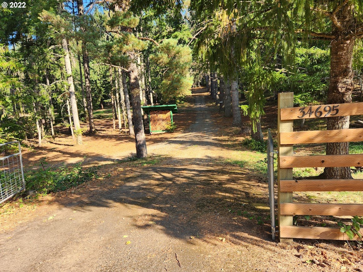 34695 Highway 224 Estacada, OR 97023 - Photo 2 of 10 a view of a street with trees