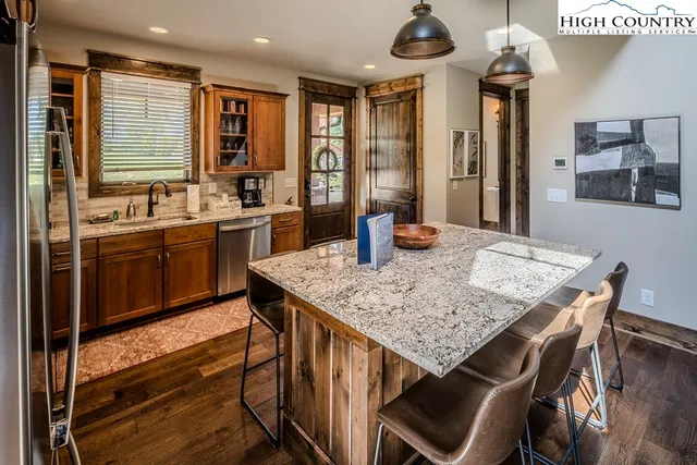 $1,099,000 | 273 High Country Overlook, Banner Elk, NC 28604