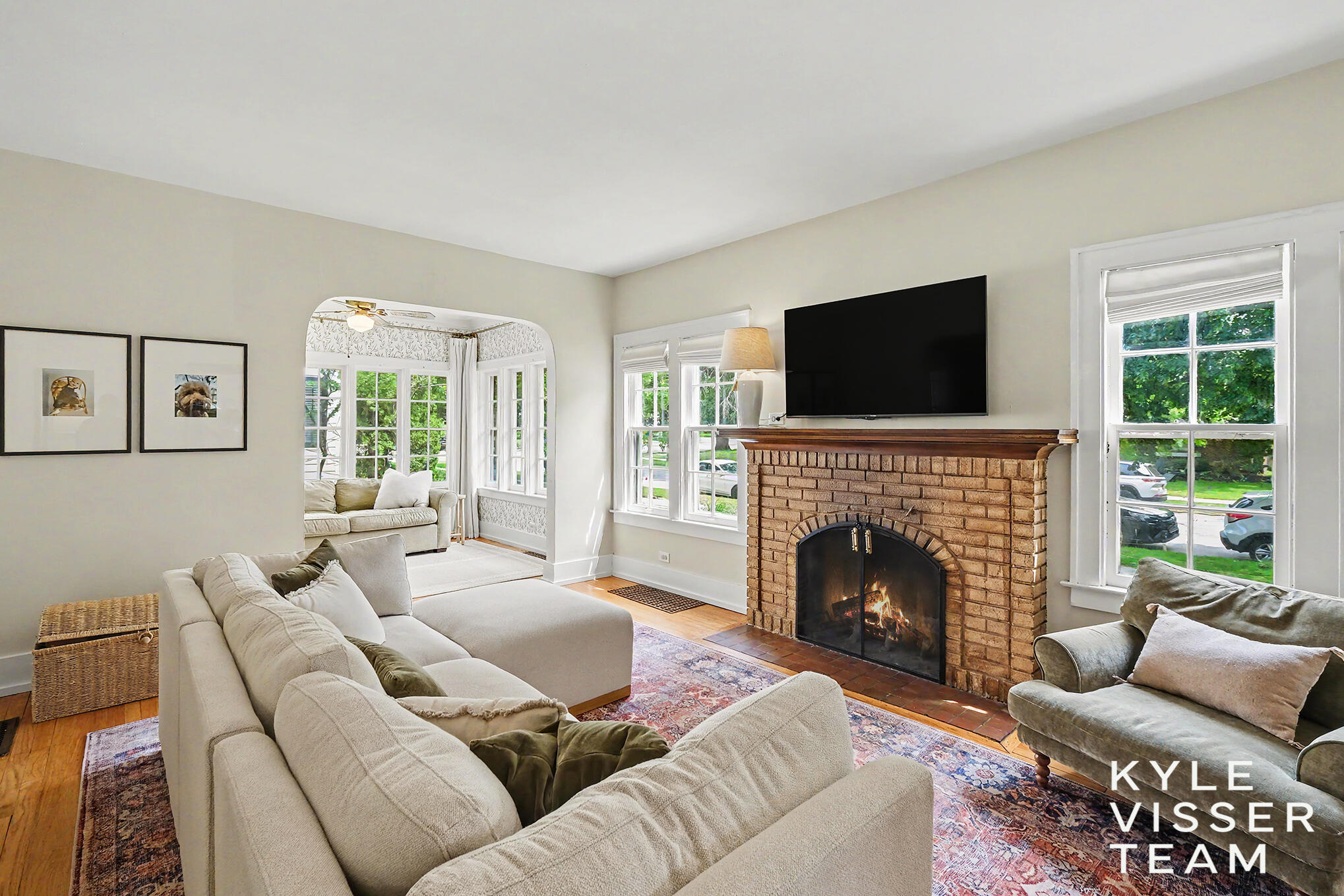 1415 Fisk Road Southeast Grand Rapids, MI 49506 - Photo 3 of 31 Living Room