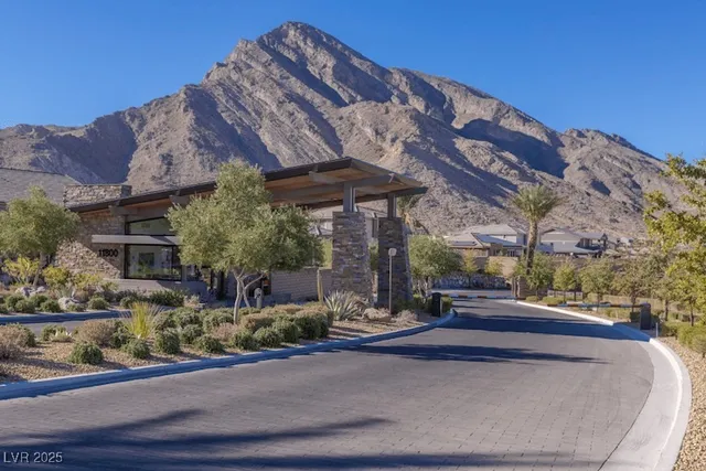 $2,388,888 | 11130 Emory Oak Drive, Las Vegas, NV 89138