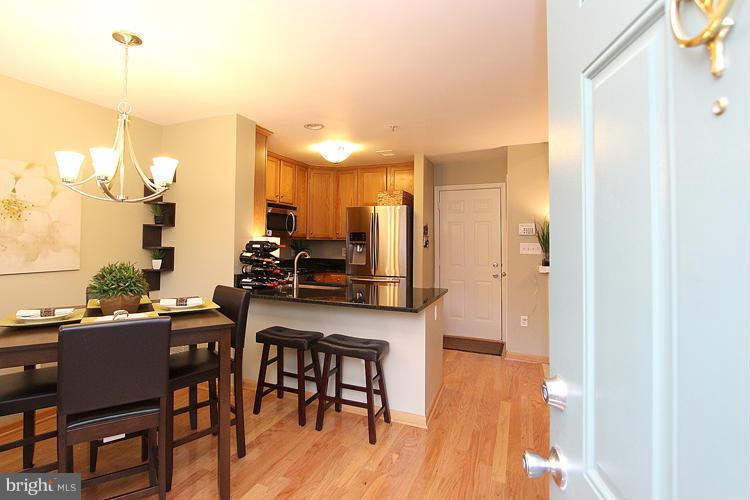 11864 Breton Court, Unit 14A Reston, VA 20191 - Photo 6 of 23 Kitchen Bar Seating