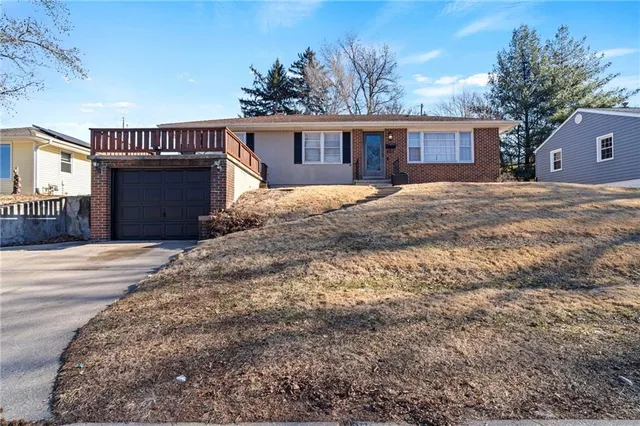 $235,000 | 2511 Kent Street, St. Joseph, MO 64505