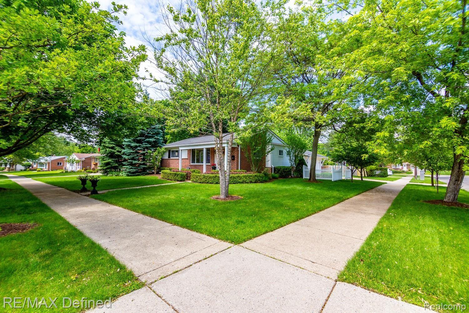 228 North Hill Circle Rochester, MI 48307 - Photo 5 of 43 228 N Hill Cir (19).jpg
