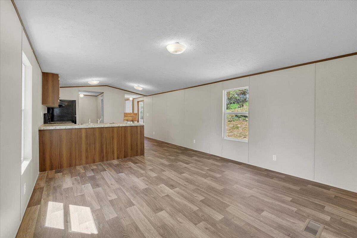 101 Lookout Ridge Road Blue Ridge, VA 24064 - Photo 18 of 35 Spacious Living Room