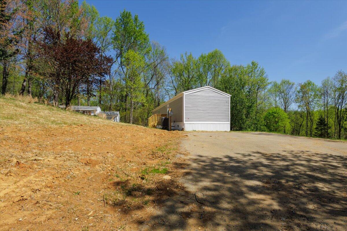 101 Lookout Ridge Road Blue Ridge, VA 24064 - Photo 3 of 35 Bedford county beauty