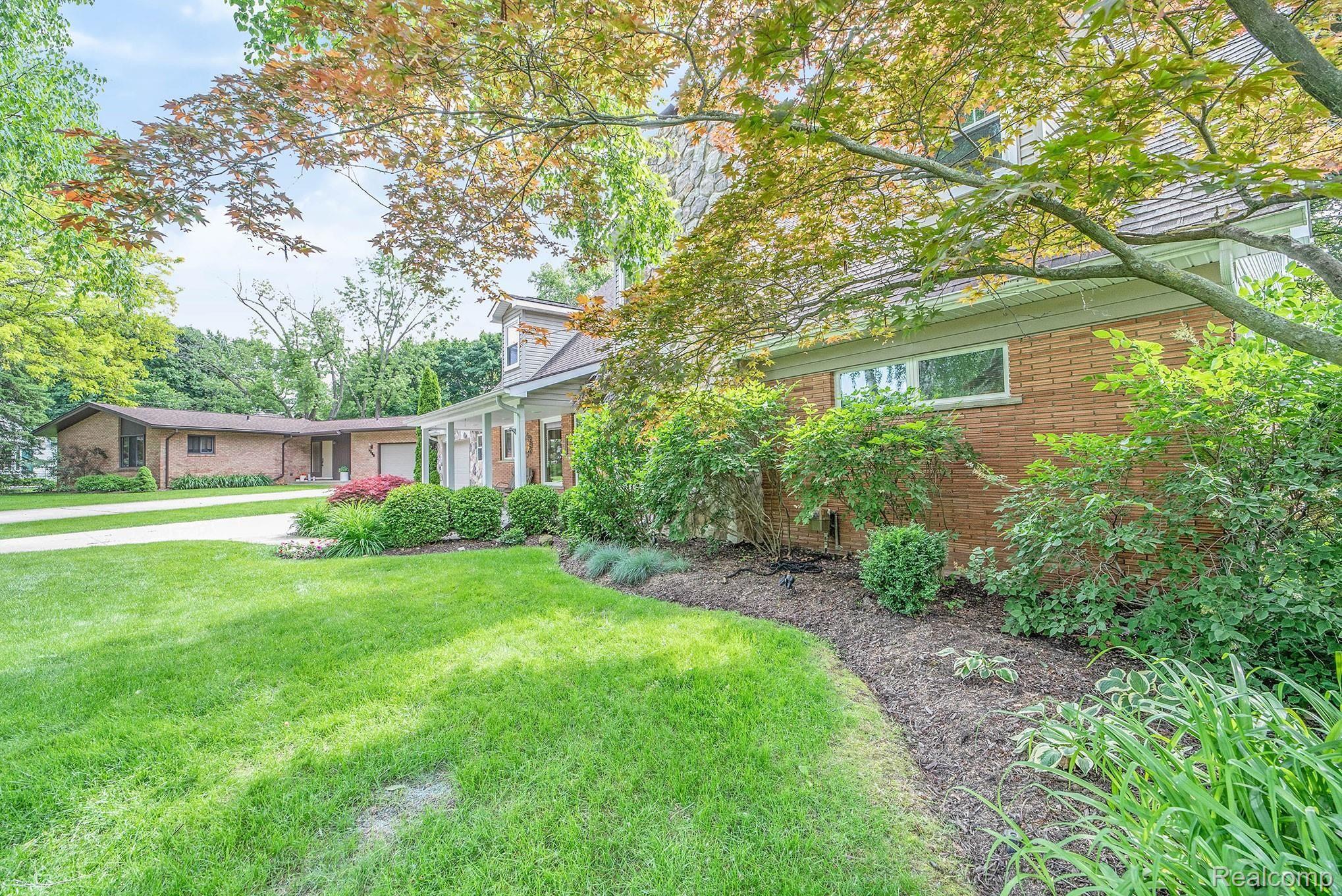 2252 Devonshire Road Bloomfield Hills, MI 48302 - Photo 5 of 40 017A1545.jpg