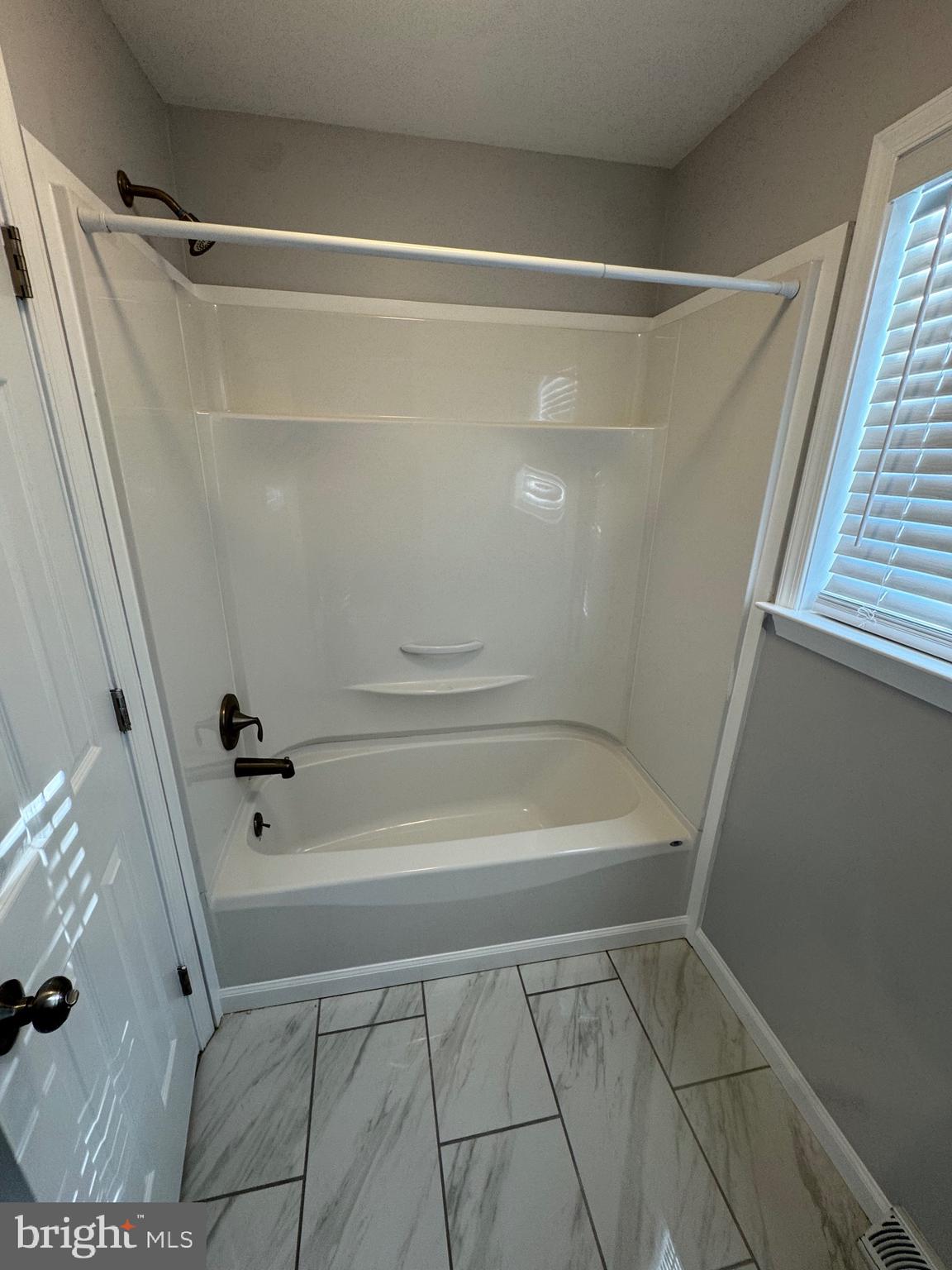 232 Merion Road Dover, DE 19904 - Photo 12 of 26 2nd Floor Bath