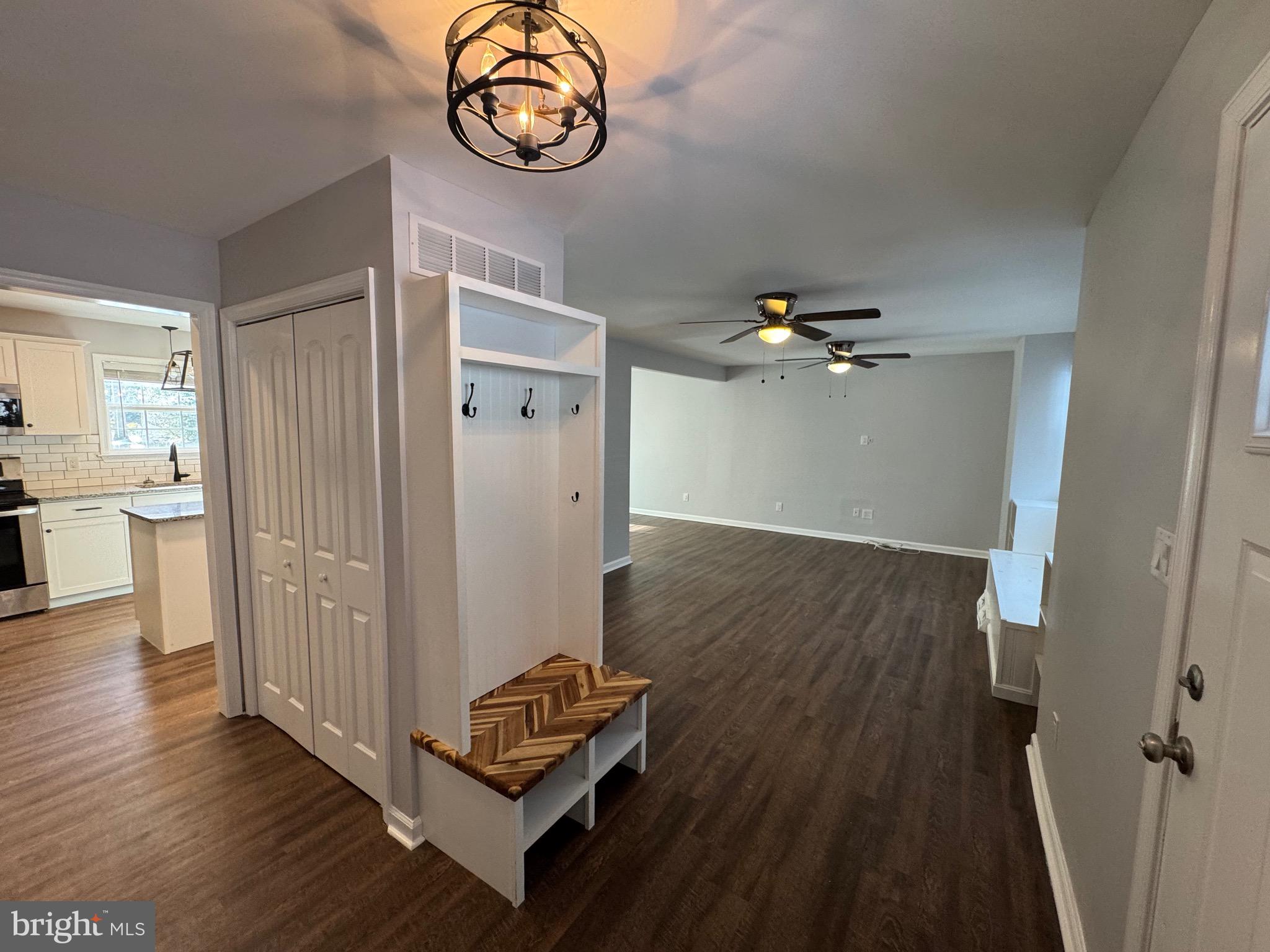 232 Merion Road Dover, DE 19904 - Photo 2 of 26 Foyer/ Front Door Entrance
