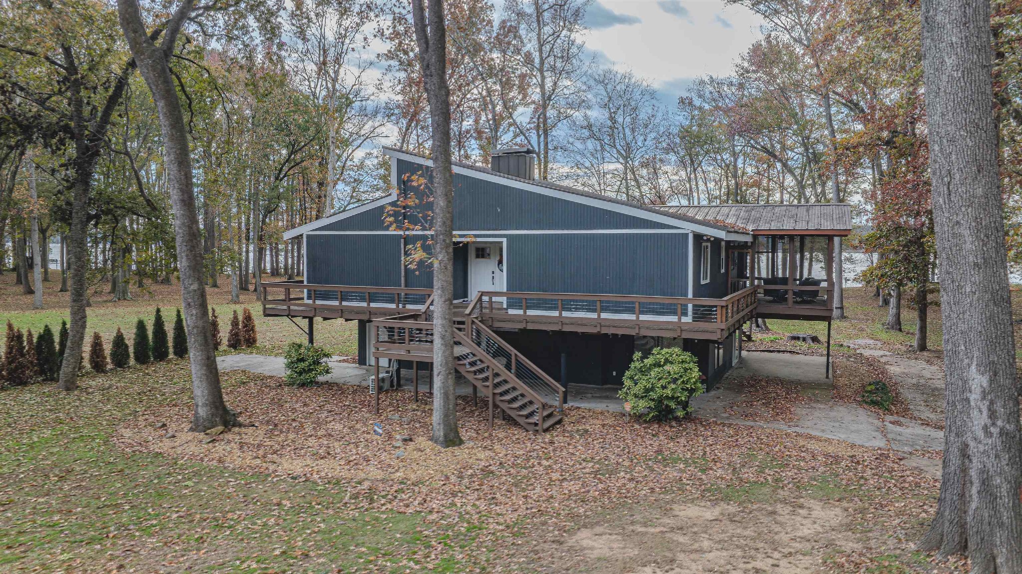 1105 Sunset Beach Road Florence, AL 35633 - Photo 2 of 61