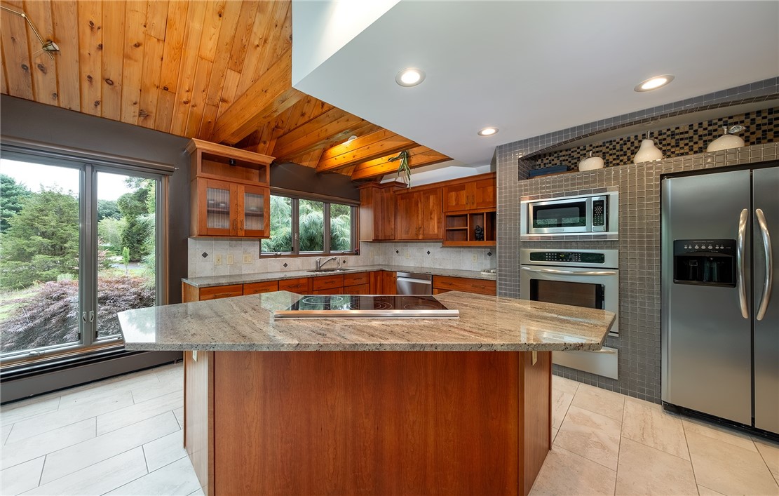 20 Heidi Road Lincoln, RI 02865 - Photo 4 of 46