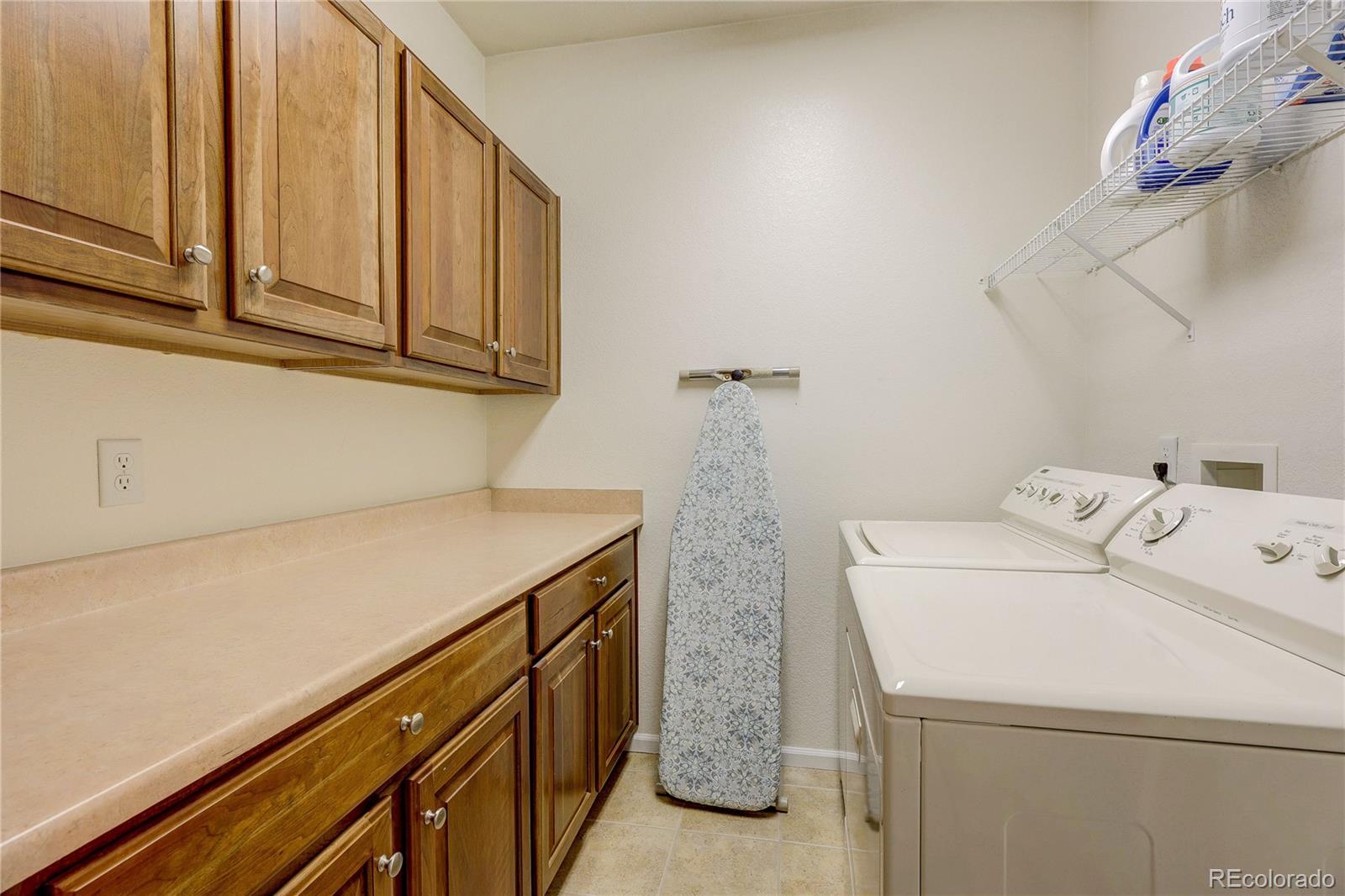 10556 Graymont Lane, Unit B Highlands Ranch, CO 80126 - Photo 30 of 40 a utility room with dryer and washer