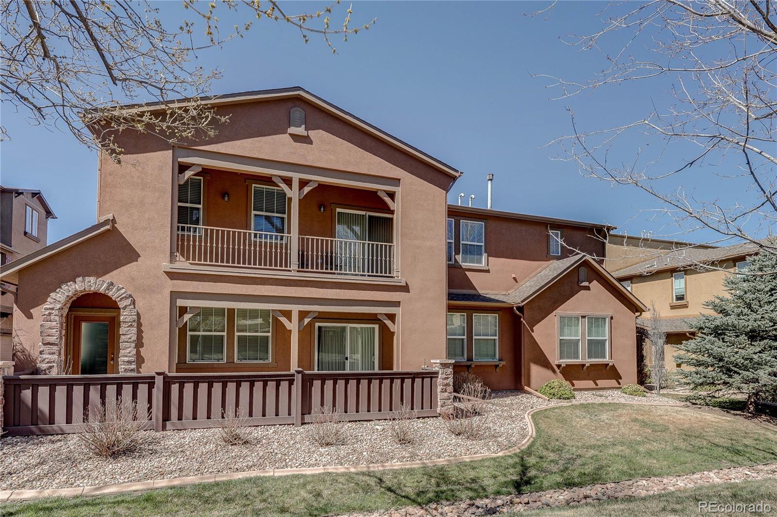 10556 Graymont Lane, Unit B Highlands Ranch, CO 80126 - Photo 38 of 40 a front view of a house with garden