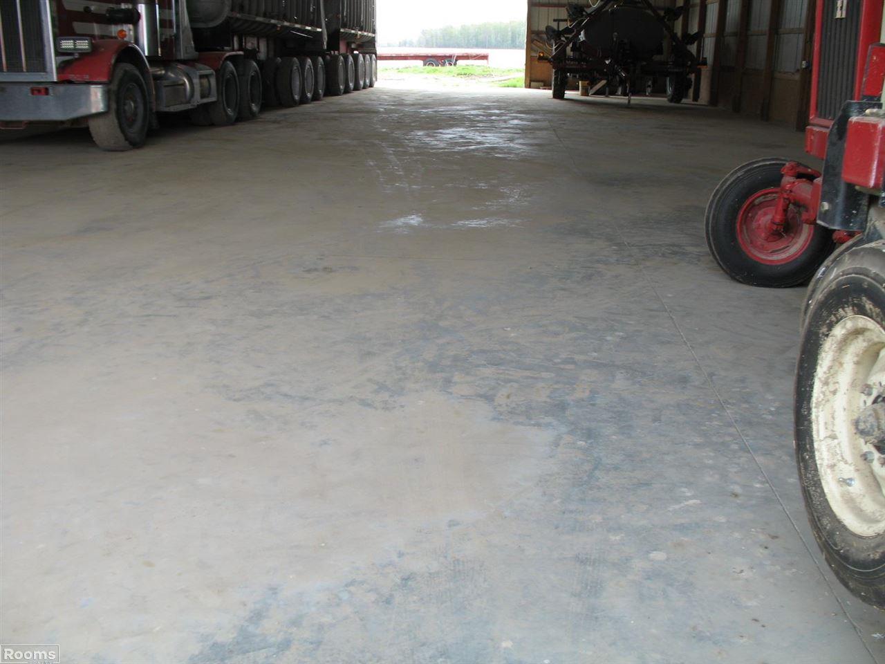 30849 Dayton Road Richmond, MI 48062 - Photo 7 of 23 50073169-6.JPG