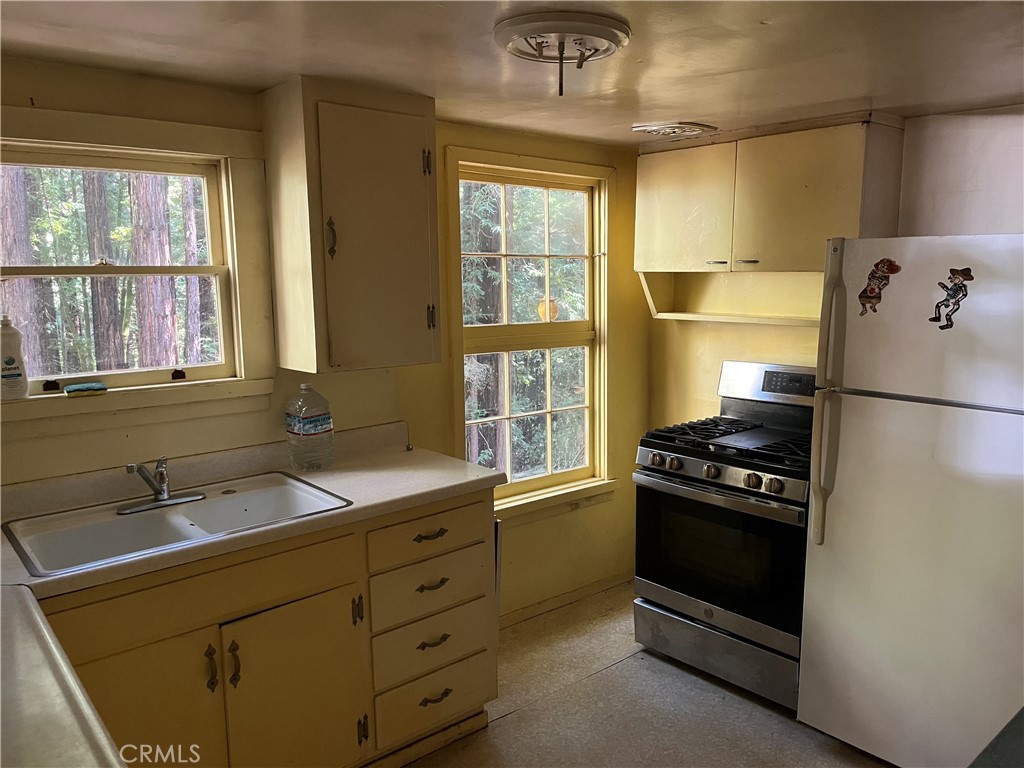 16125 Bittner Road Occidental, CA 95465 - Photo 6 of 40 a kitchen with a stove and a refrigerator