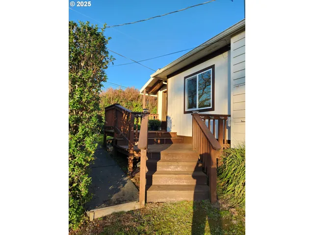$330,000 | 1195 Idaho Avenue, Coos Bay, OR 97420