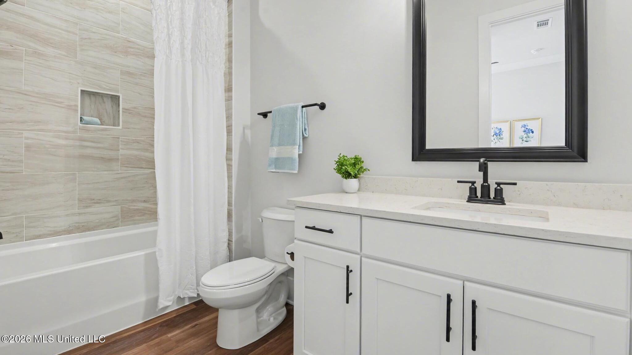 7727 Magnolia Loop Pass Christian, MS 39571 - Photo 25 of 33 MW - 25 - Guest Bathroom