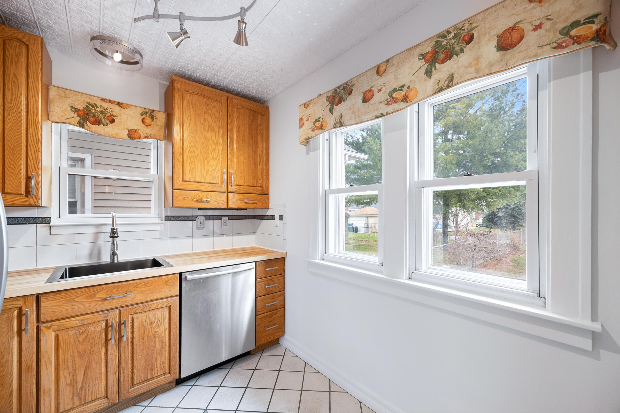 14401 Wellesley Street Dearborn, MI 48126 - Photo 15 of 31 Wellesley St-10
