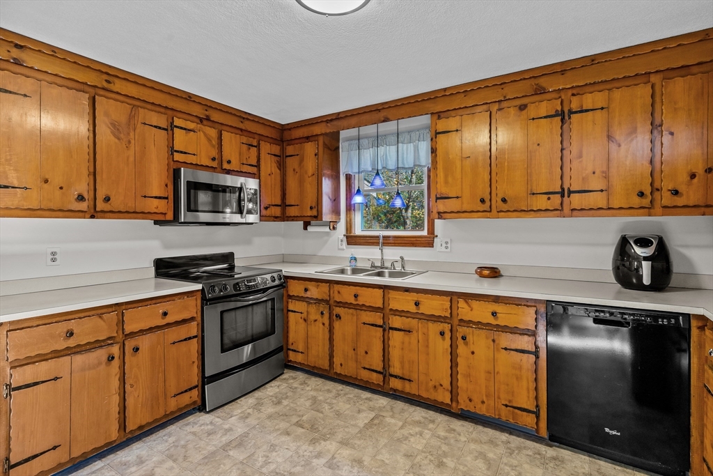 5 Ralsie Road Rehoboth, MA 02769 - Photo 8 of 31 Gallery Image 8