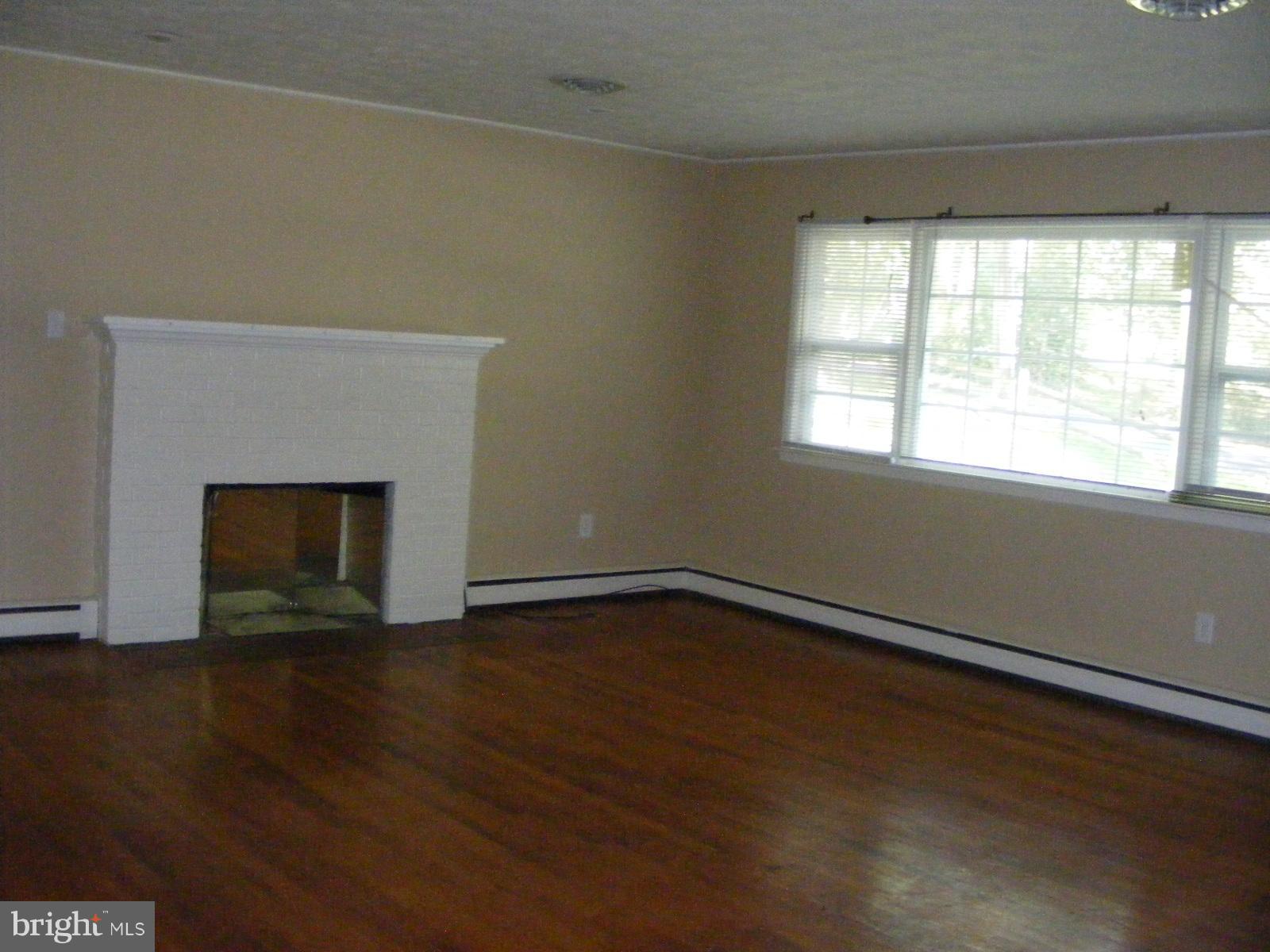 18 Atkinson Circle Elkton, MD 21921 - Photo 7 of 17 Living Room