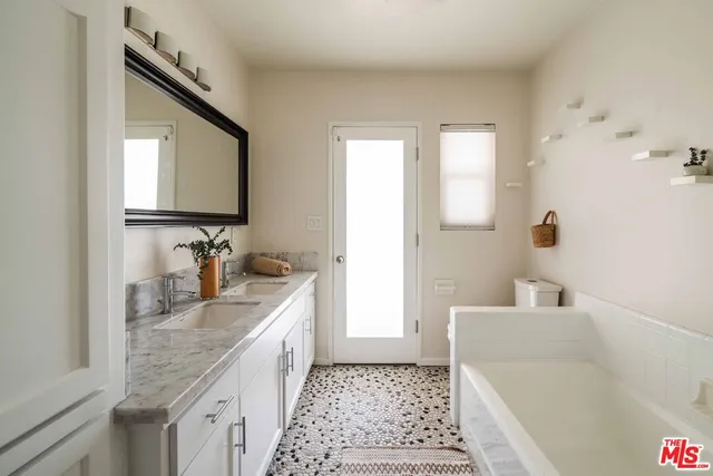 $6,750 | 5400 Sadring Avenue, Woodland Hills, CA 91367