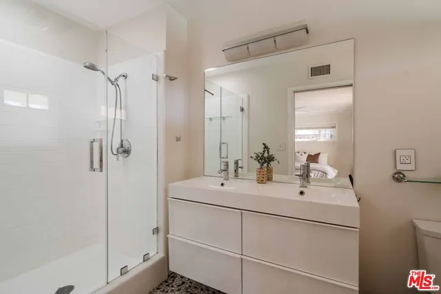 $6,750 | 5400 Sadring Avenue, Woodland Hills, CA 91367