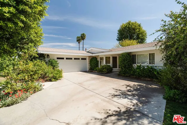 $6,750 | 5400 Sadring Avenue, Woodland Hills, CA 91367