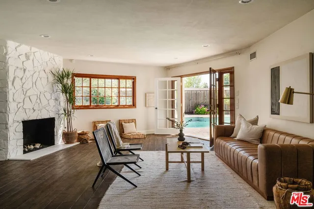 $6,750 | 5400 Sadring Avenue, Woodland Hills, CA 91367