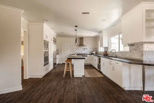 $6,750 | 5400 Sadring Avenue, Woodland Hills, CA 91367